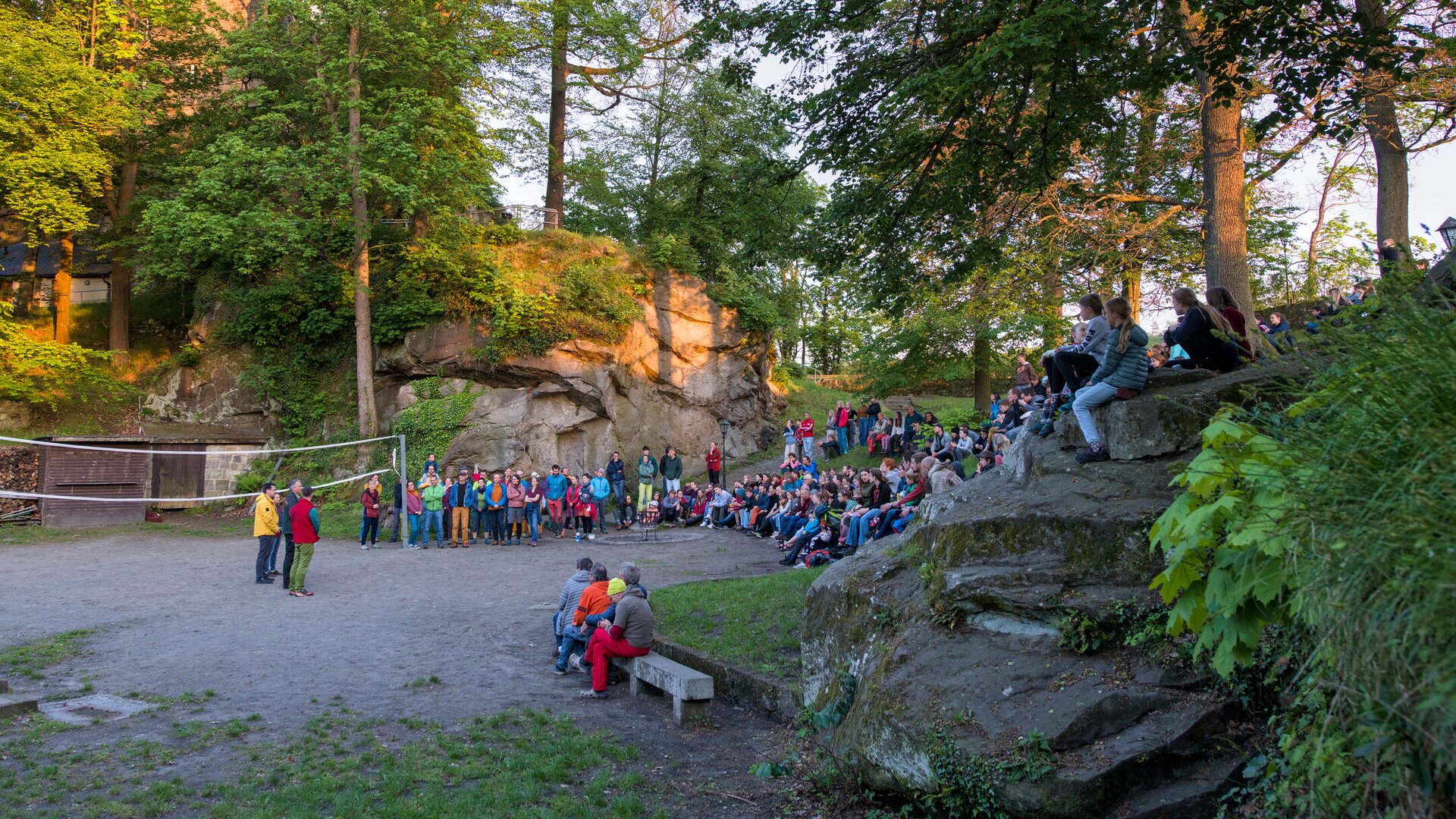 Versammlung im Burggarten | © Richard Hartmann / Treffen junger Bergsteiger